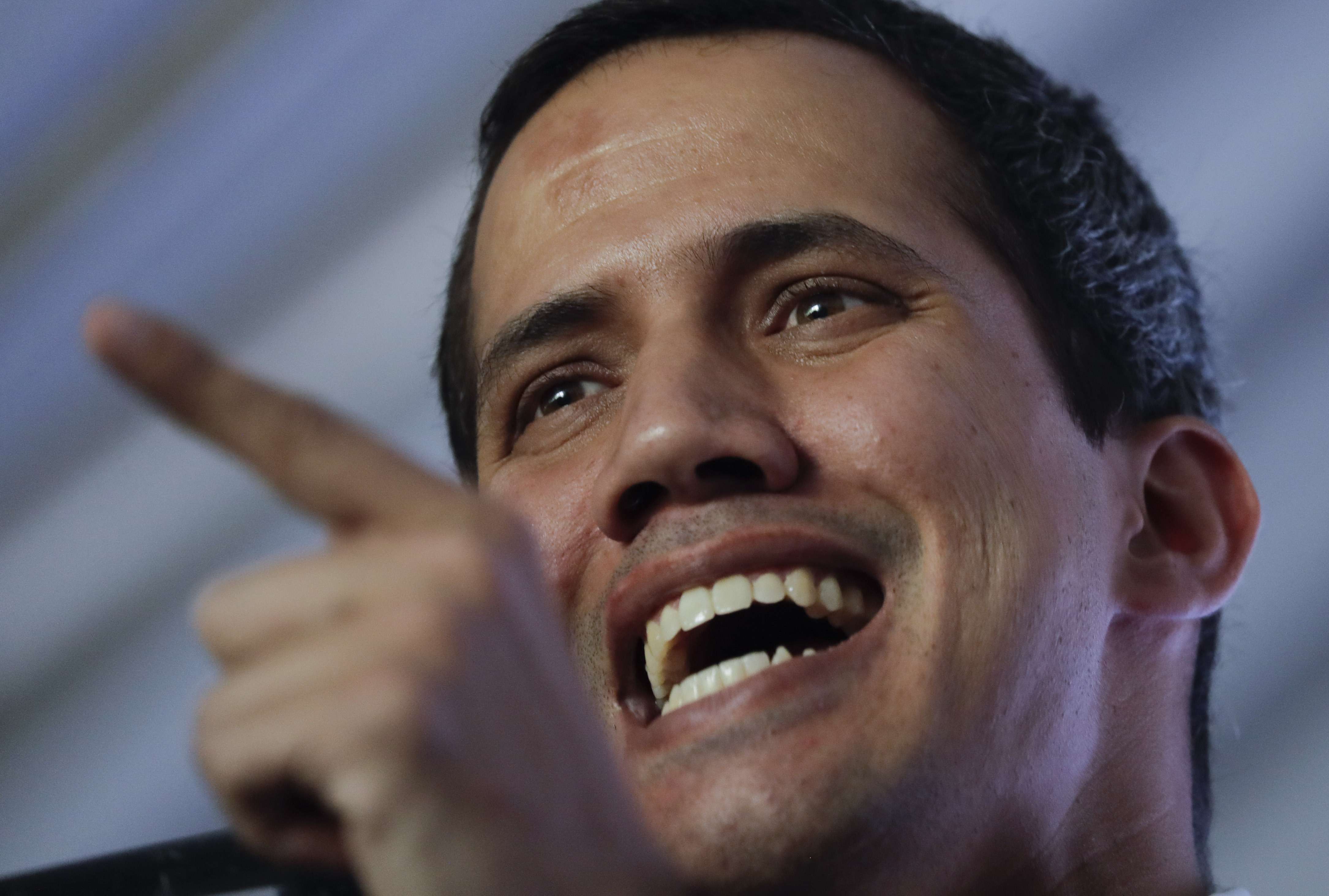 Venezuela inhabilitan a Guaidó para participar en comicios