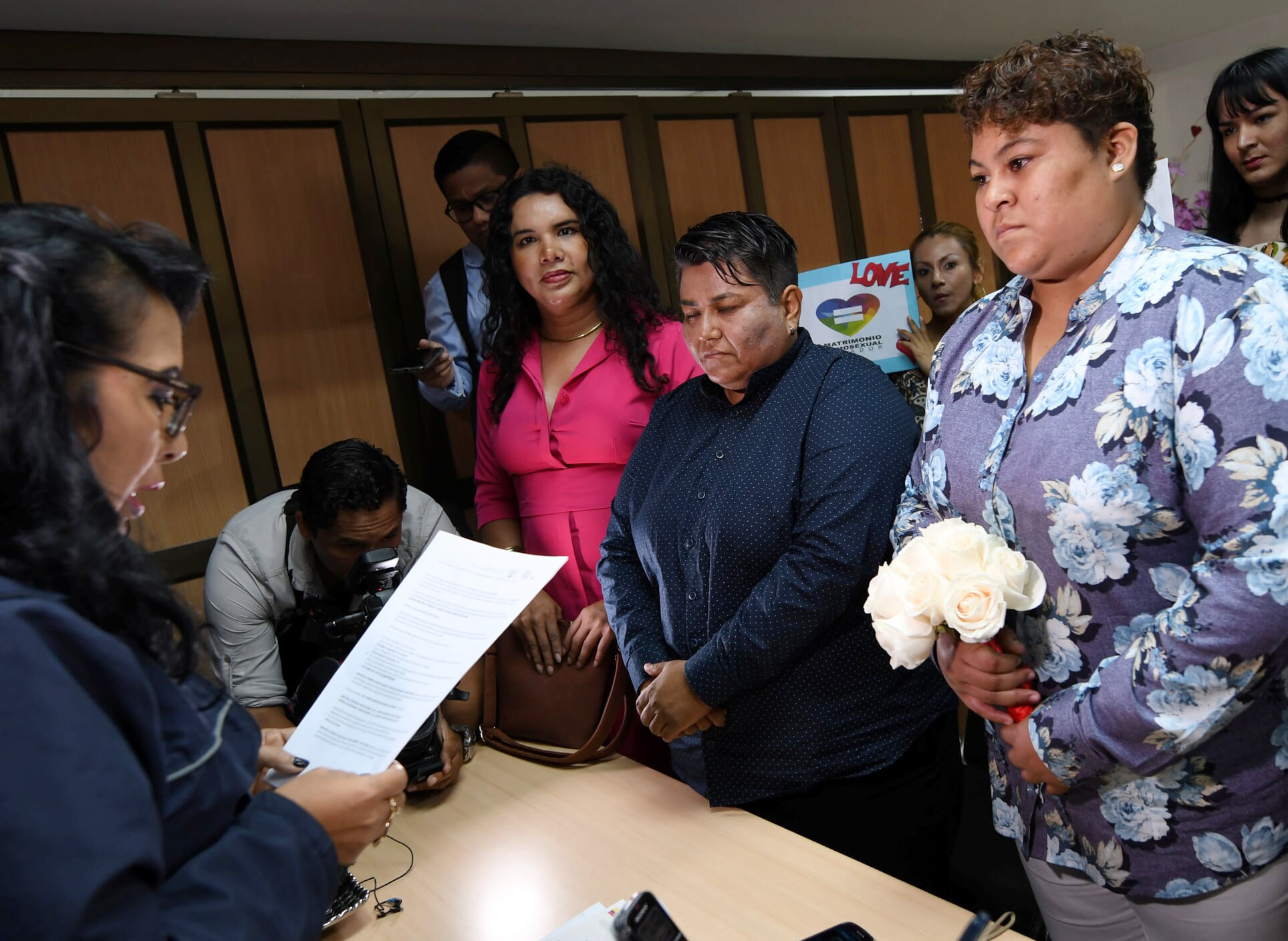 Celebran Primer Matrimonio Gay En Ecuador