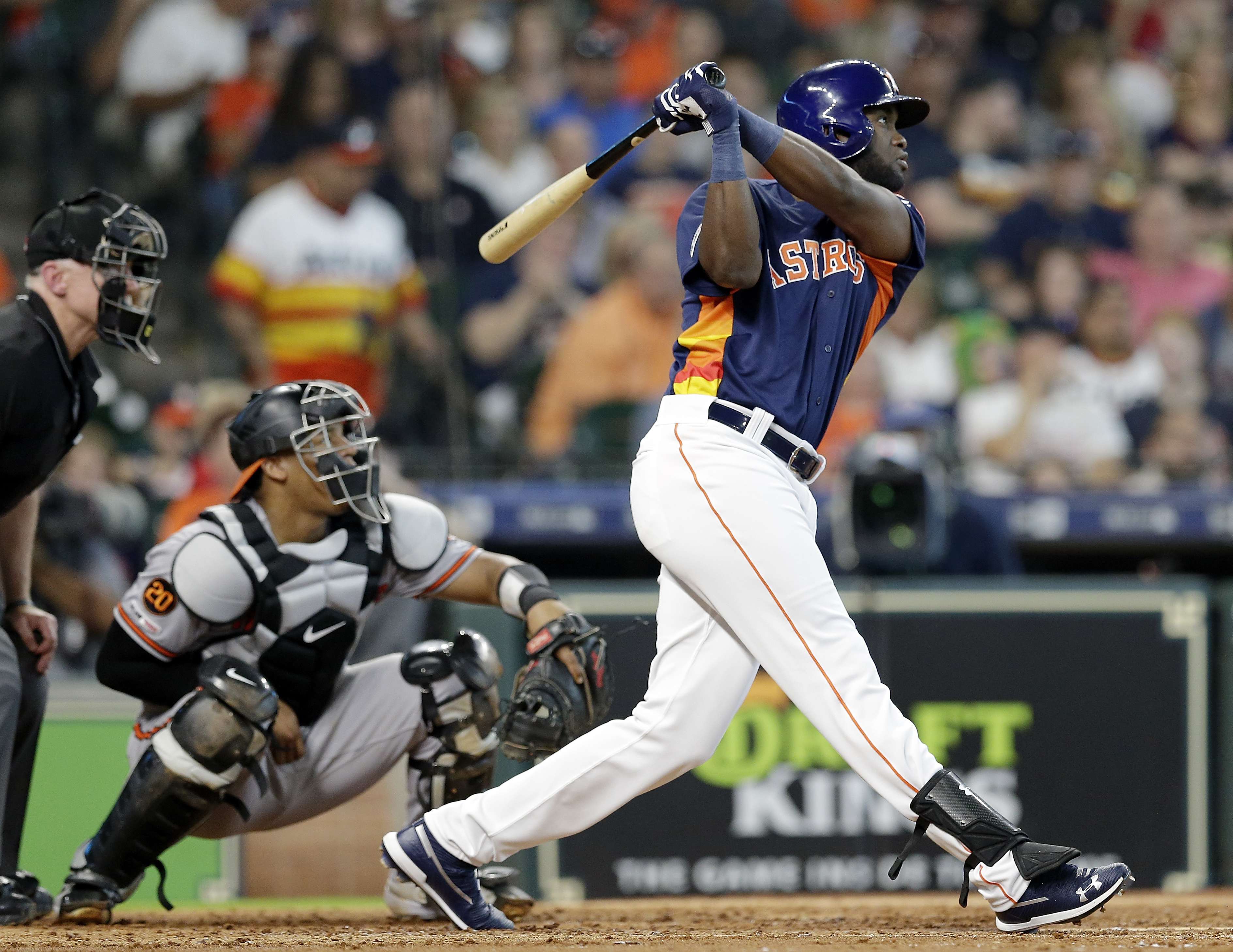 Álvarez Pega Jonrón En Su Debut; Astros Vencen 4-0 A Orioles